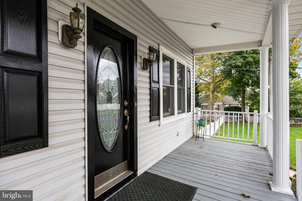 172 E DELAWARE AVE, FLORENCE, NJ 08518 — photo 2