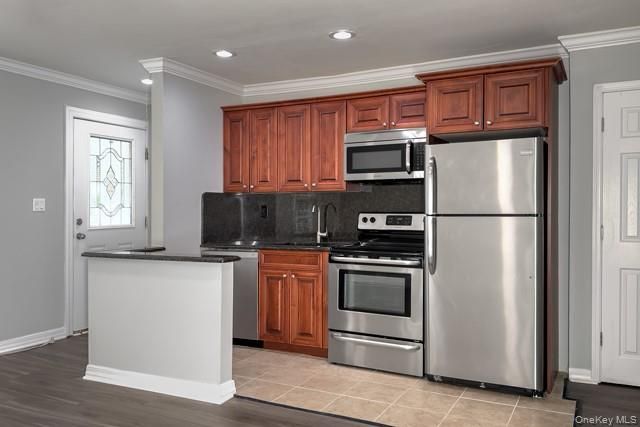 184 Hallock Road 1G1, Lake Grove, NY 11755