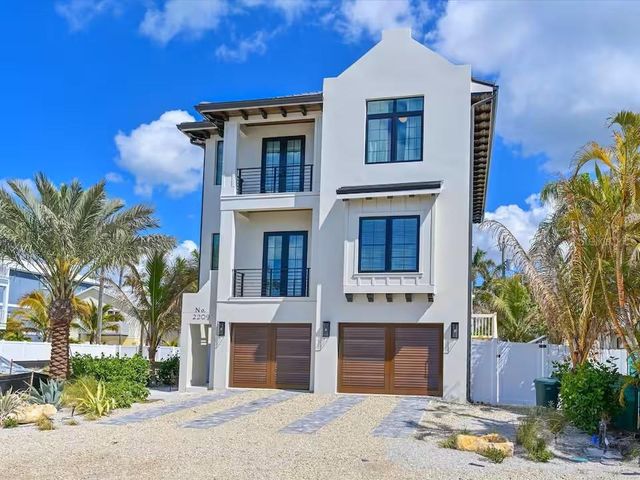 2209 AVENUE B, Bradenton Beach, FL 34217