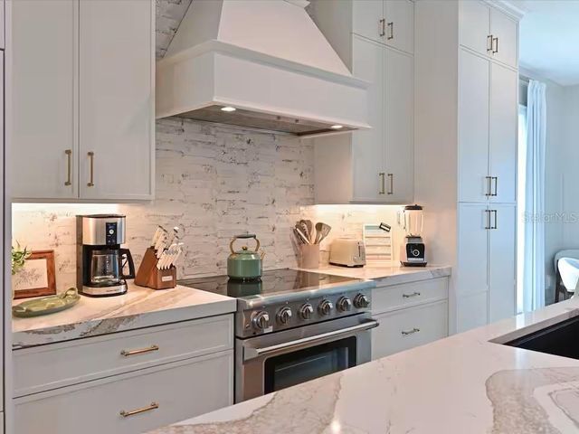 2209 AVENUE B, Bradenton Beach, FL 34217