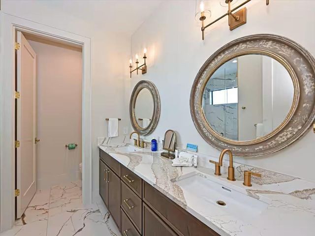 2209 AVENUE B, Bradenton Beach, FL 34217