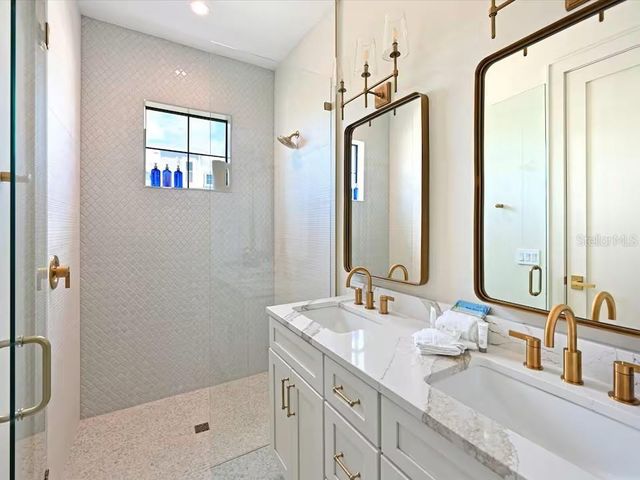 2209 AVENUE B, Bradenton Beach, FL 34217