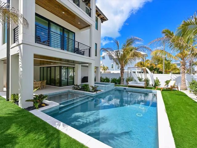 2209 AVENUE B, Bradenton Beach, FL 34217