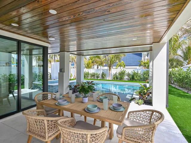 2209 AVENUE B, Bradenton Beach, FL 34217