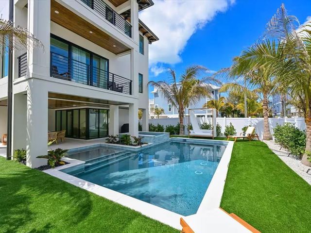 2209 AVENUE B, Bradenton Beach, FL 34217