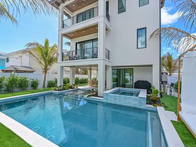 2209 AVENUE B, Bradenton Beach, FL 34217