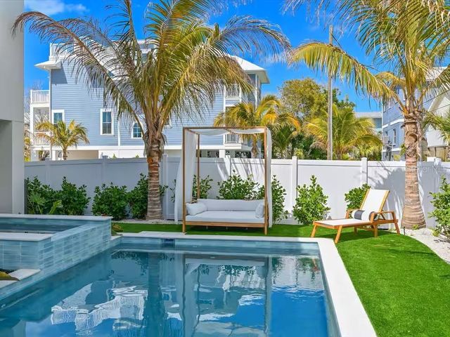 2209 AVENUE B, Bradenton Beach, FL 34217