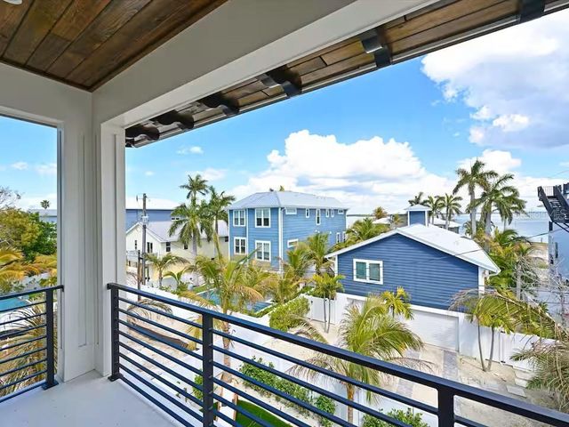 2209 AVENUE B, Bradenton Beach, FL 34217