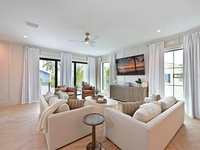 2209 AVENUE B, Bradenton Beach, FL 34217
