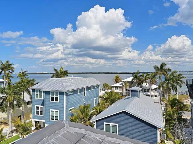 2209 AVENUE B, Bradenton Beach, FL 34217