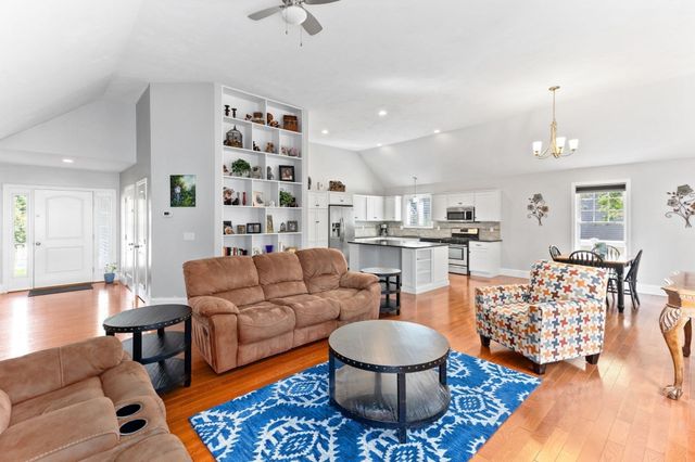 12 Waterford Circle, Dighton, MA 02715
