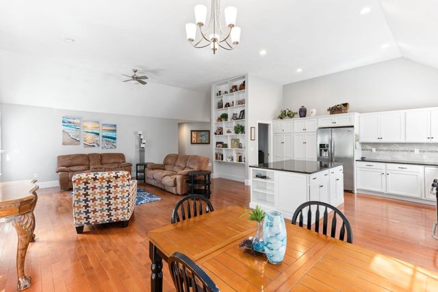 12 Waterford Circle, Dighton, MA 02715