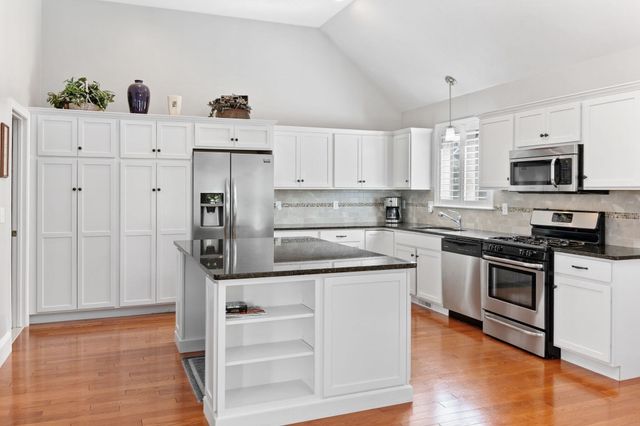 12 Waterford Circle, Dighton, MA 02715