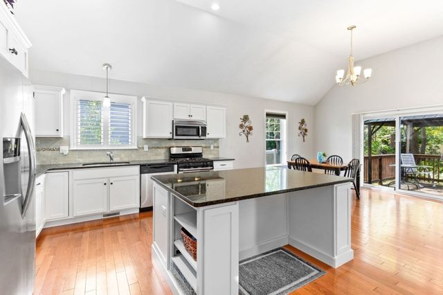 12 Waterford Circle, Dighton, MA 02715