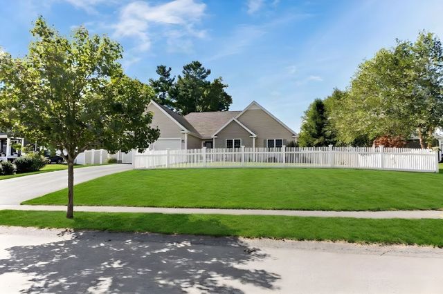 12 Waterford Circle, Dighton, MA 02715