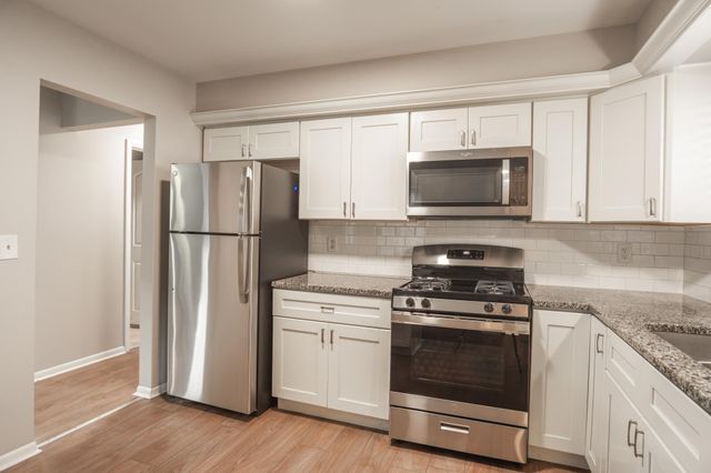 6418 Knoll Street N, Golden Valley, MN 55427