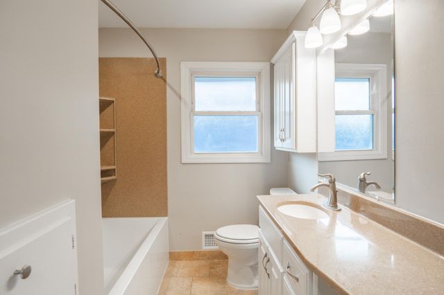 6418 Knoll Street N, Golden Valley, MN 55427