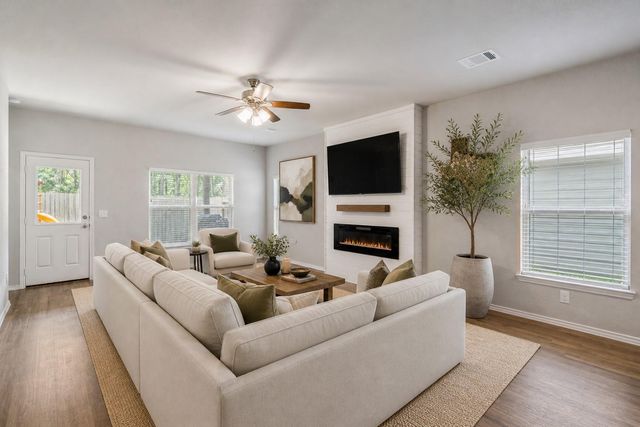 210 Bellewood Manor Drive, Magnolia, TX 77354