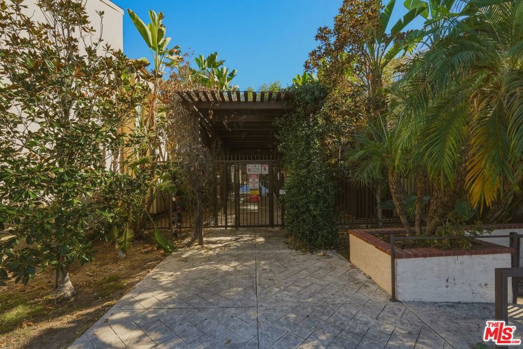 18350 Hatteras Street 250, Tarzana, CA 91356 — photo 4