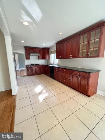 42 MARION RD E, Princeton, NJ 08540