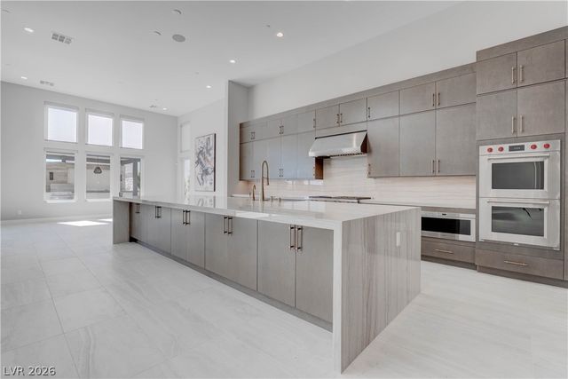 10949 Rossa Peak Avenue, Las Vegas, NV 89135