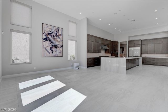 10949 Rossa Peak Avenue, Las Vegas, NV 89135