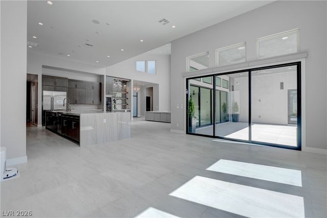 10949 Rossa Peak Avenue, Las Vegas, NV 89135