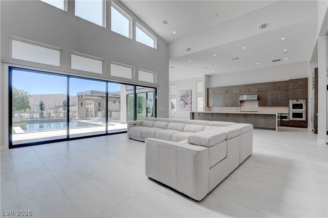 10949 Rossa Peak Avenue, Las Vegas, NV 89135