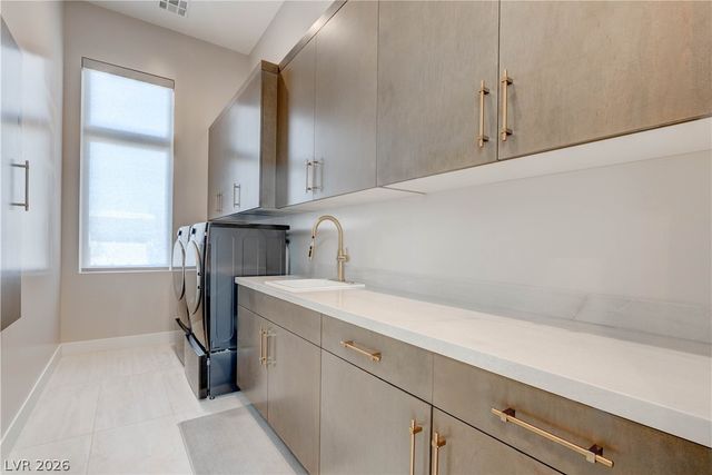 10949 Rossa Peak Avenue, Las Vegas, NV 89135