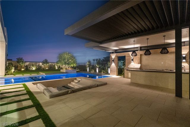 10949 Rossa Peak Avenue, Las Vegas, NV 89135