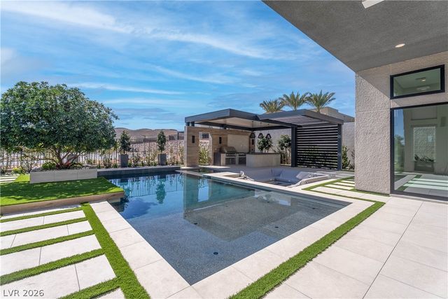 10949 Rossa Peak Avenue, Las Vegas, NV 89135