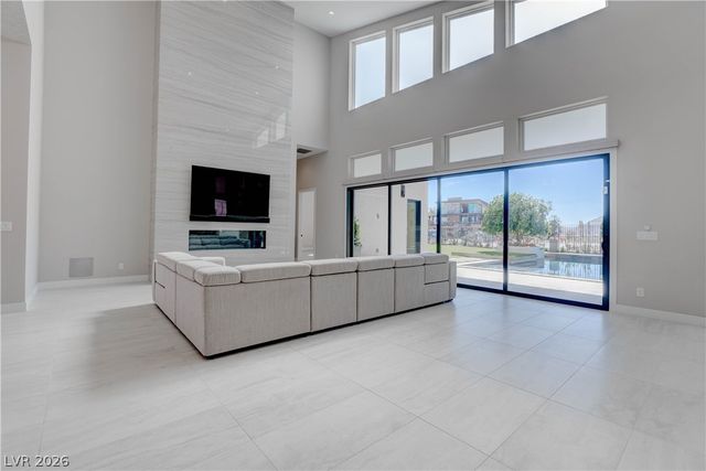 10949 Rossa Peak Avenue, Las Vegas, NV 89135