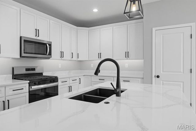 960 Half Moon Lane, Caseyville, IL 62232