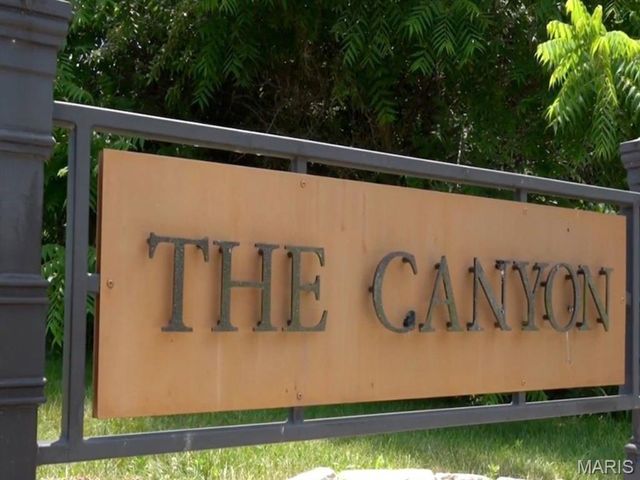 960 Half Moon Lane, Caseyville, IL 62232