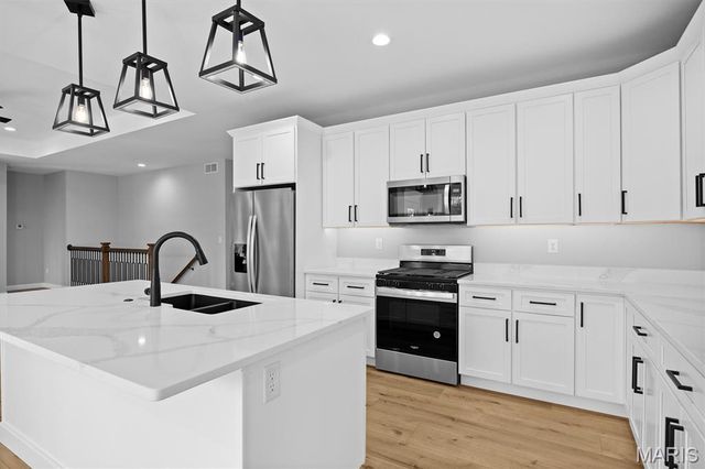 960 Half Moon Lane, Caseyville, IL 62232