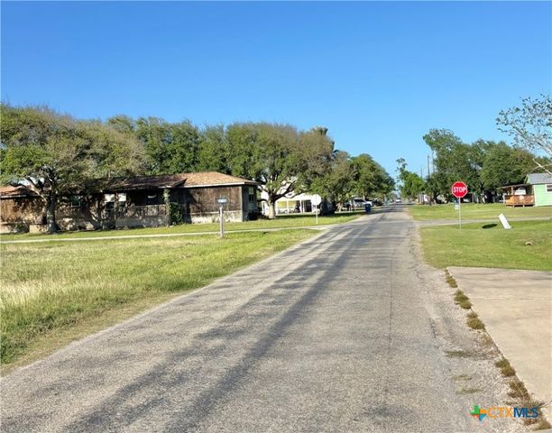 3 Monroe Avenue, Port O'connor, TX 77982
