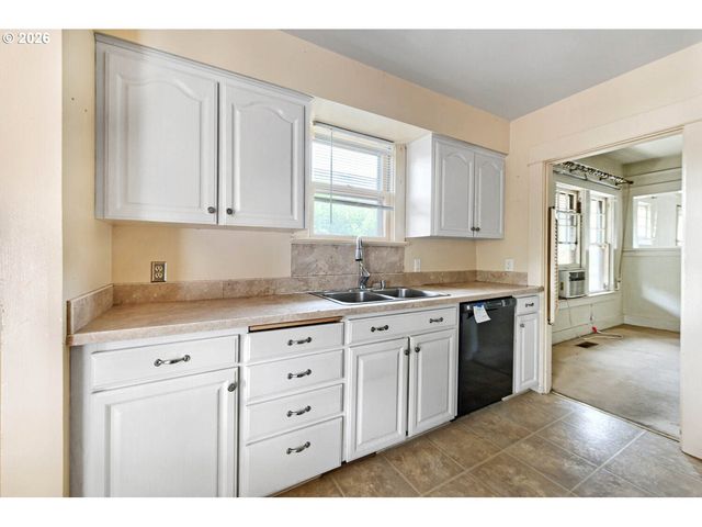5218 Ne 18TH Ave, Portland, OR 97211