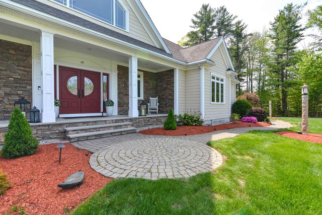 18 Winslow Drive, Atkinson, NH 03811