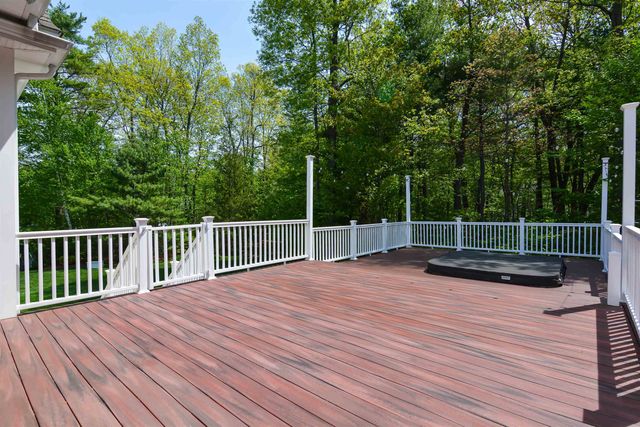 18 Winslow Drive, Atkinson, NH 03811