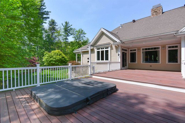 18 Winslow Drive, Atkinson, NH 03811