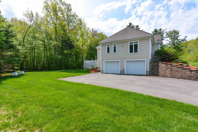 18 Winslow Drive, Atkinson, NH 03811