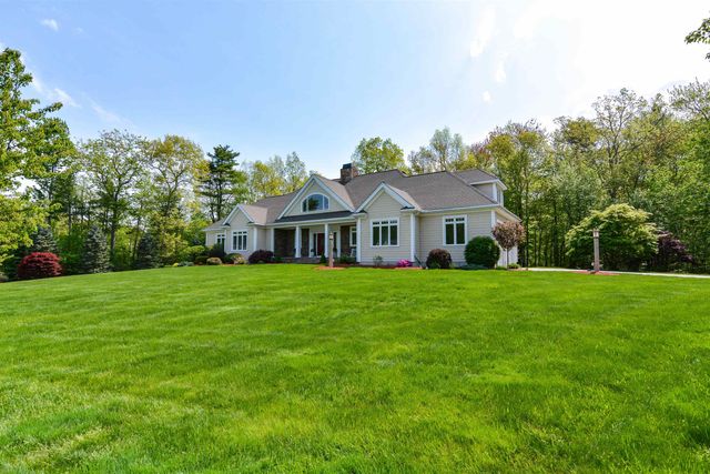 18 Winslow Drive, Atkinson, NH 03811