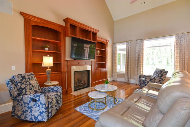 18 Winslow Drive, Atkinson, NH 03811