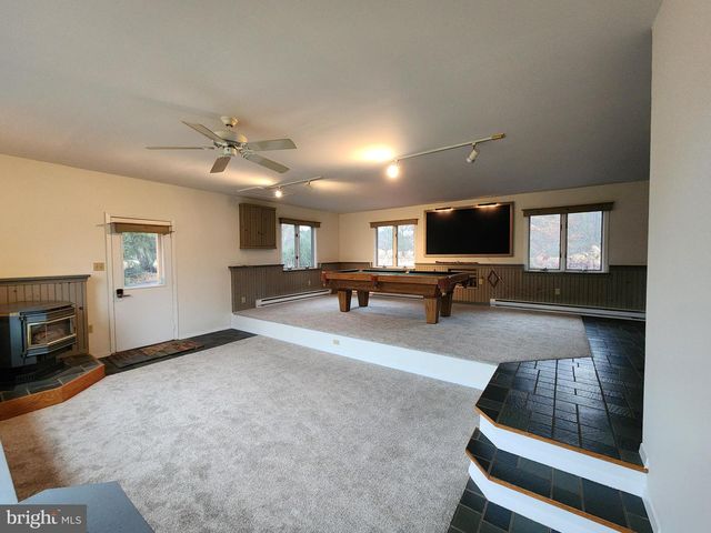 130 PINE LN, Newtown, PA 18940