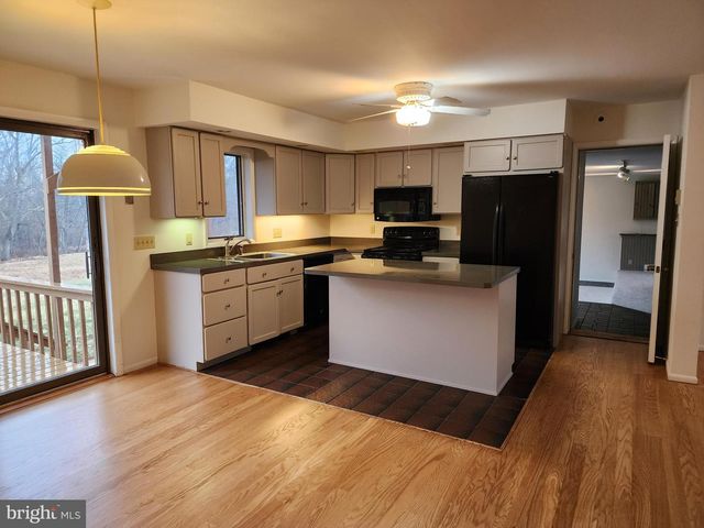 130 PINE LN, Newtown, PA 18940