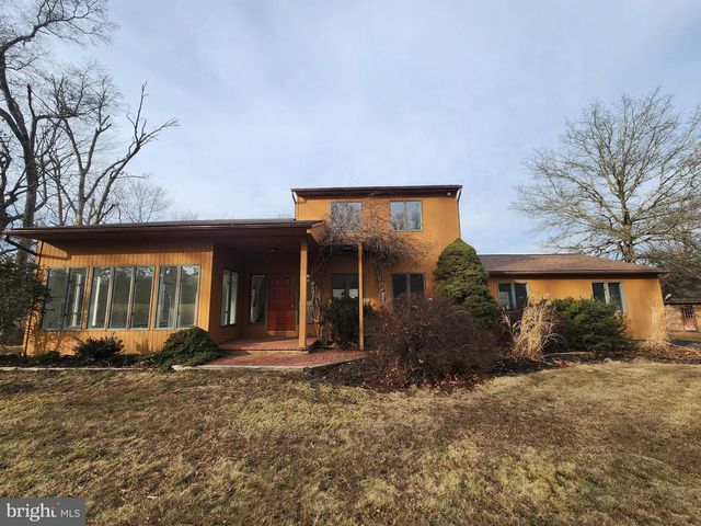 130 PINE LN, Newtown, PA 18940