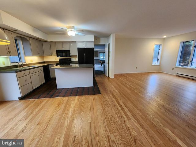 130 PINE LN, Newtown, PA 18940