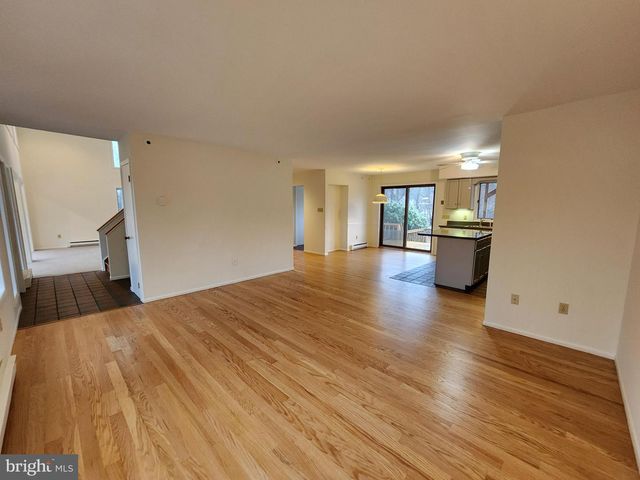 130 PINE LN, Newtown, PA 18940