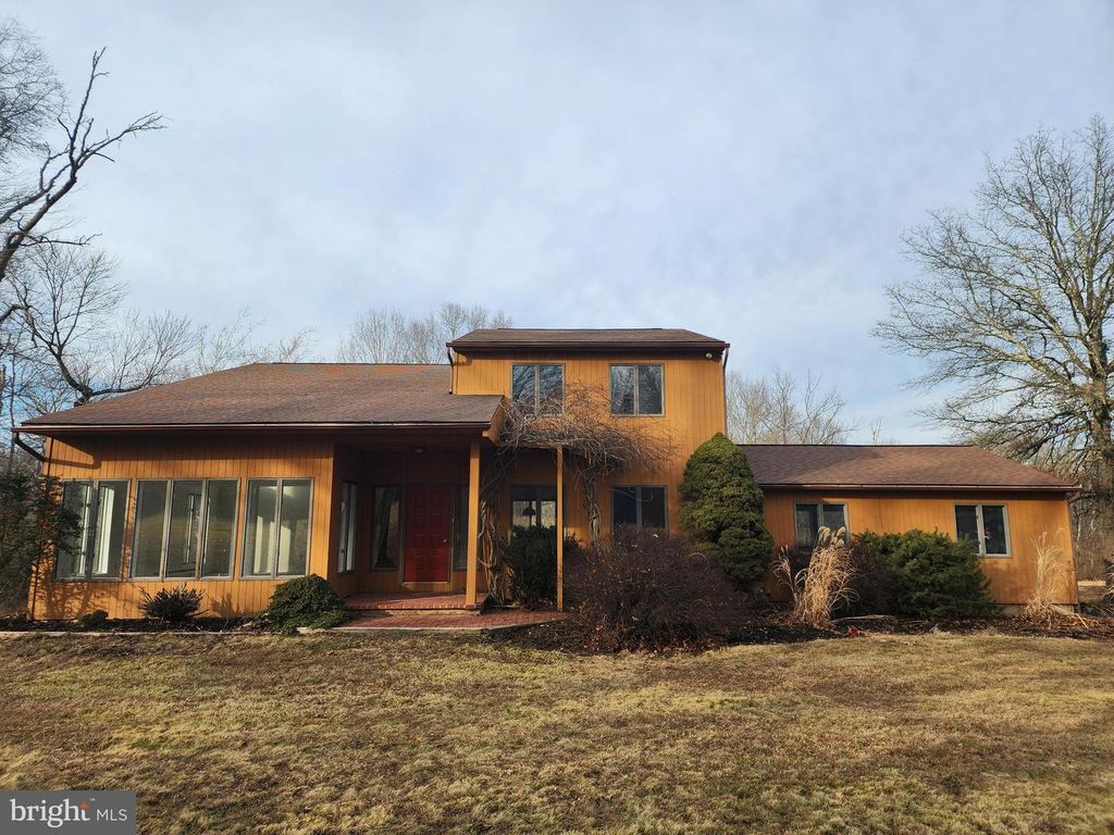 130 PINE LN, Newtown, PA 18940