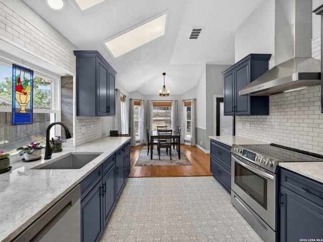 7701 Forest Magic Ct, Live Oak, TX 78233